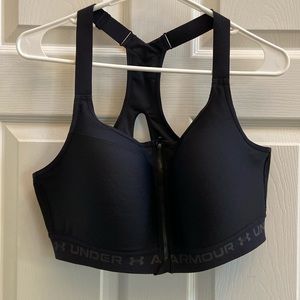 Under Armour black sports bra- 40D